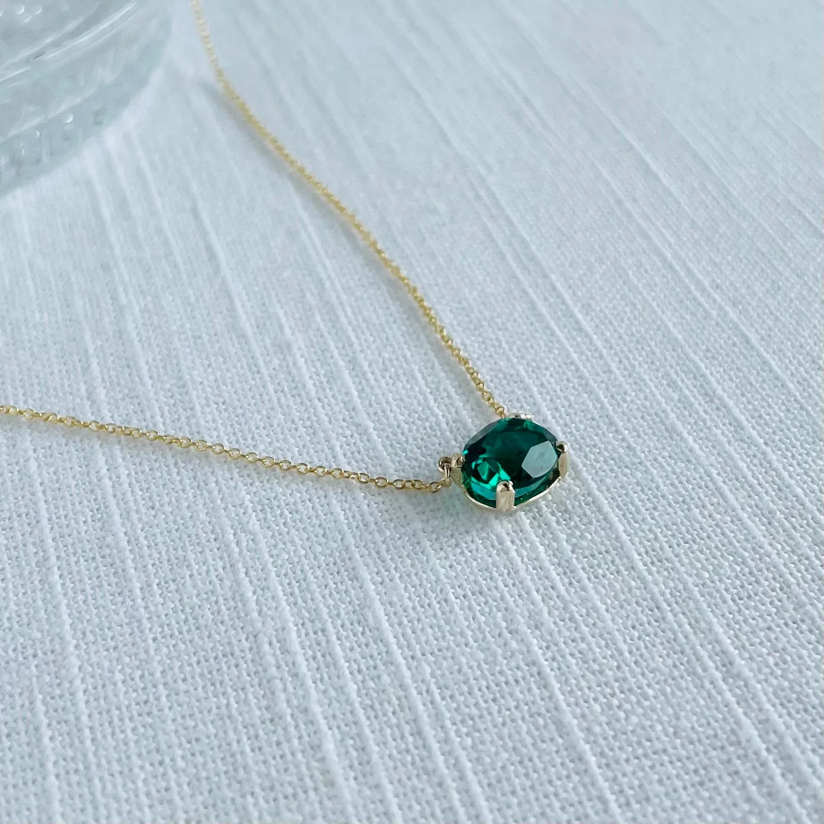 10K Forthright Oval Synthetic Emerald Necklace