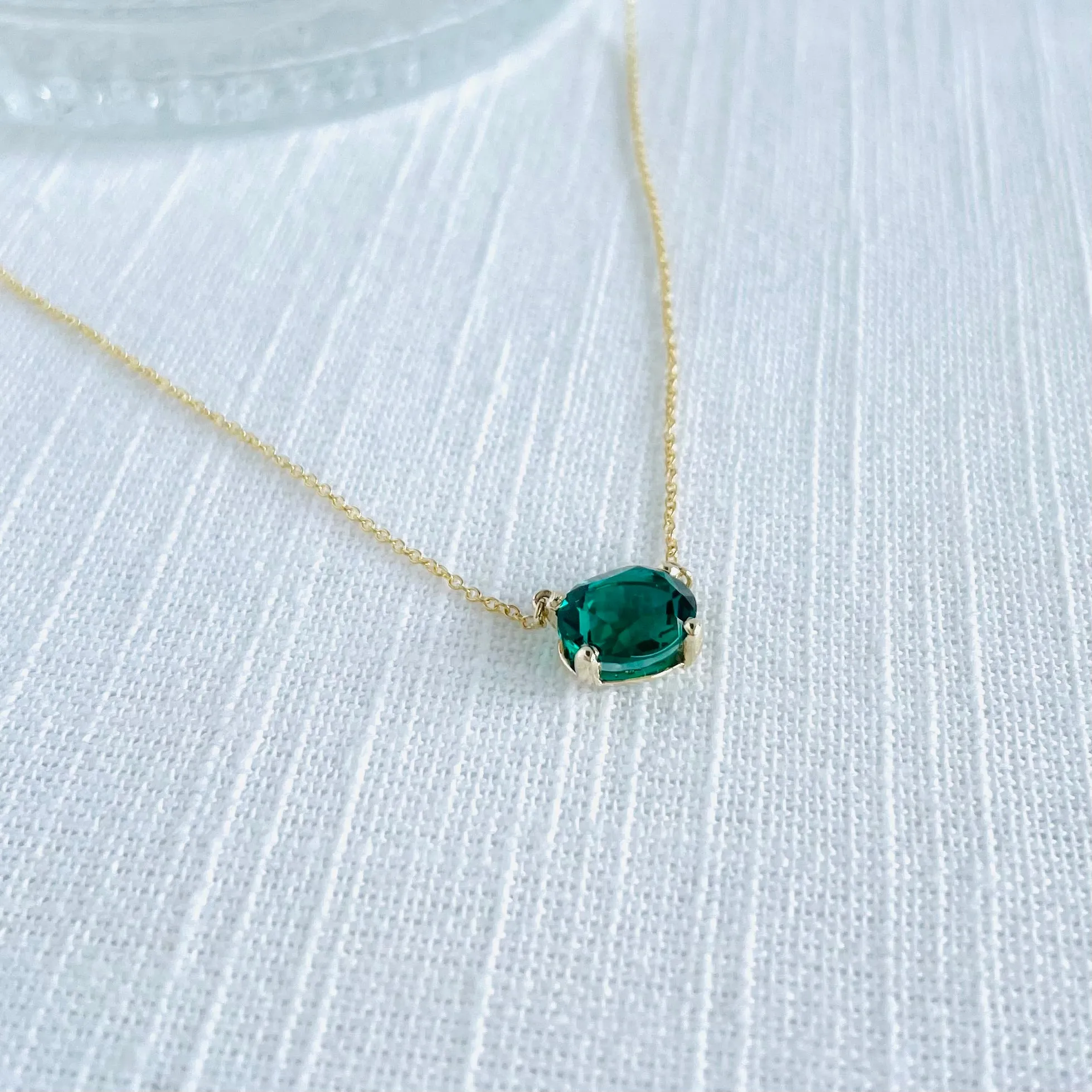 10K Forthright Oval Synthetic Emerald Necklace