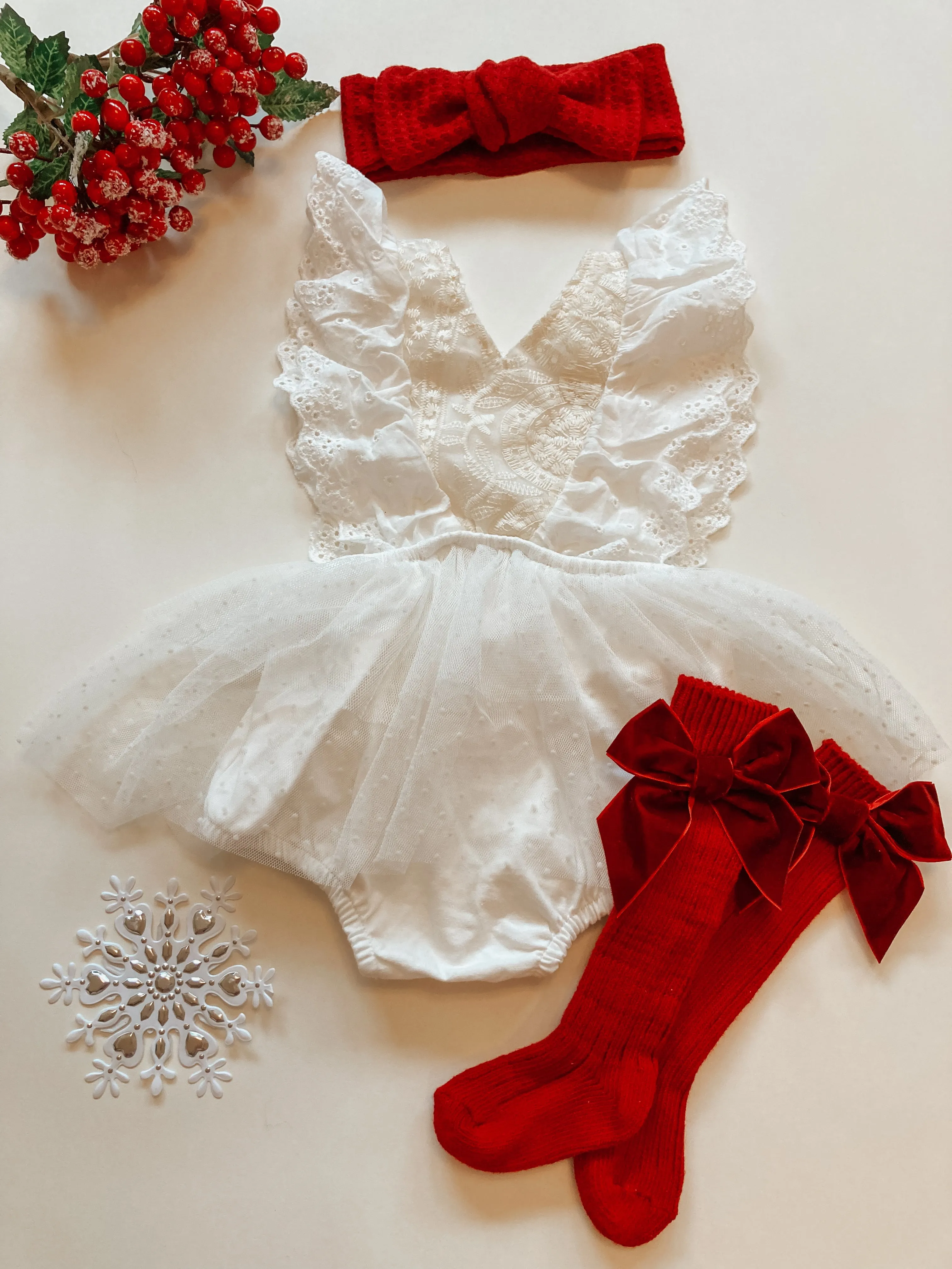 Sleeveless lace baby romper